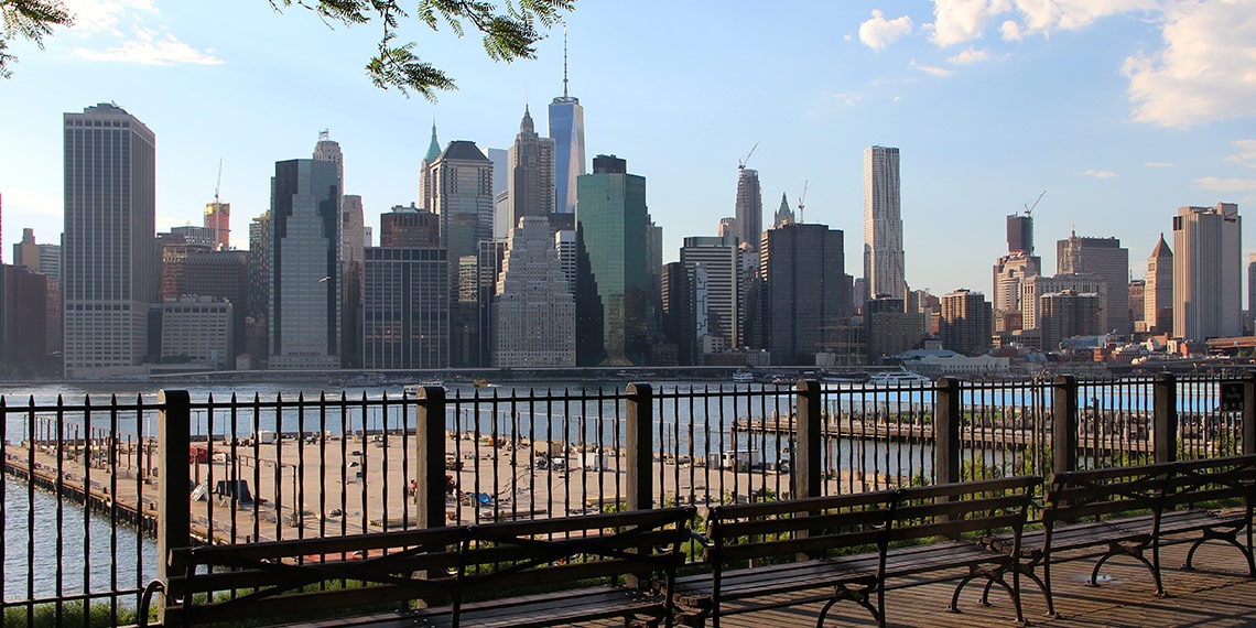 Brooklyn Heights promenade overlooking the Manhattan skyline.