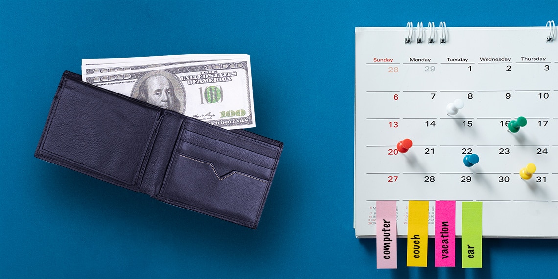 A wallet and a calendar with highlighting pens